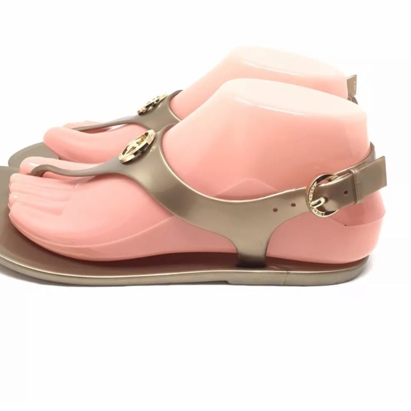 Michael Kors Womens Lillie Gold Size 7 MK Logo Plate Jelly Thong PVC Sandals - Picture 2 of 7